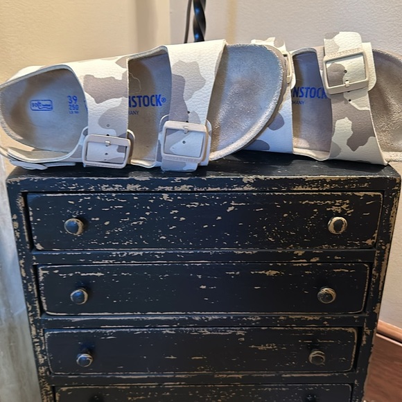 Sandals - Picture 2 of 6